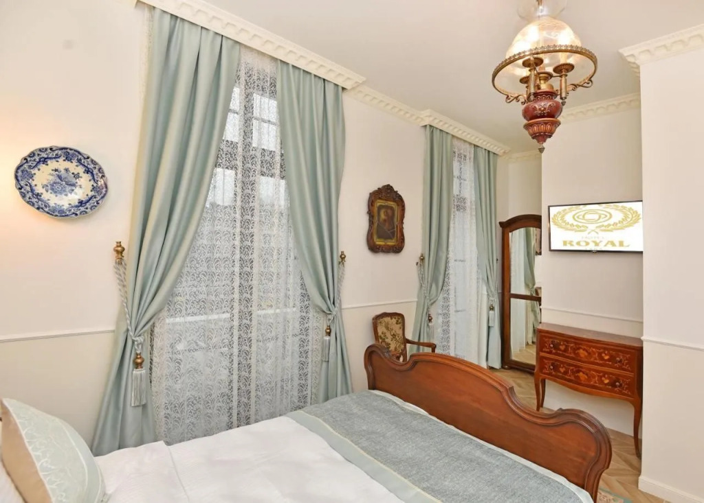 Royal Hotel
