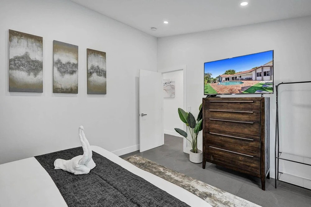 6BR Oasis with Heated Pool & Gameroom