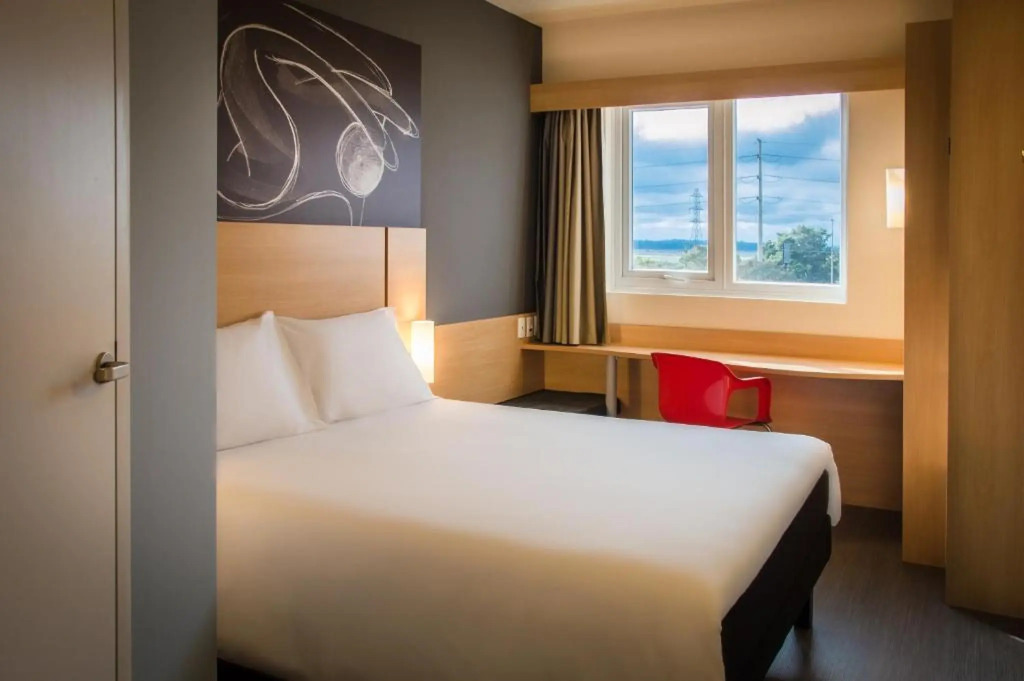 Ibis Porto Alegre Assis Brasil - Estacionamento Gratuito para hospedes