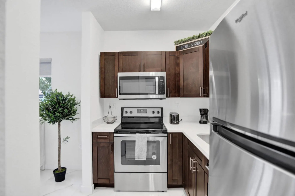 Renzzi Wynwood Apartments