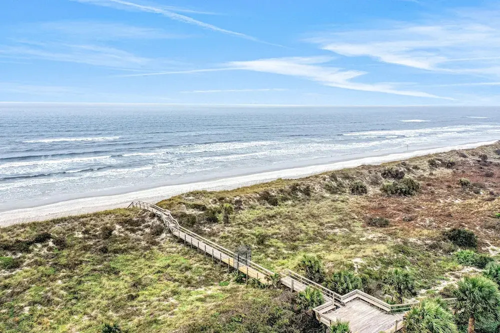 Oceanfront Condo With Pool, Grill, Central AC, Washer/dryer, & Snowbird Friendly