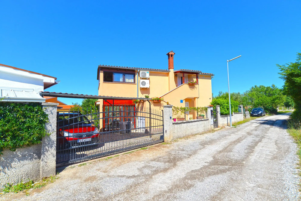 Apartment 1395