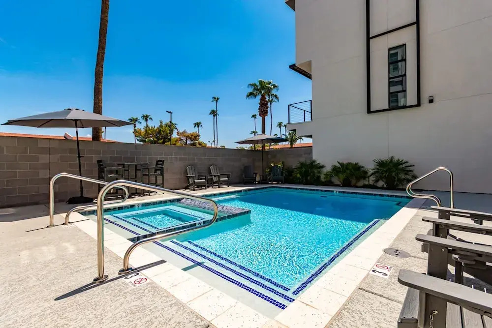 Papago Lux Townhouse 4level Oasis w Rooftop Lounge