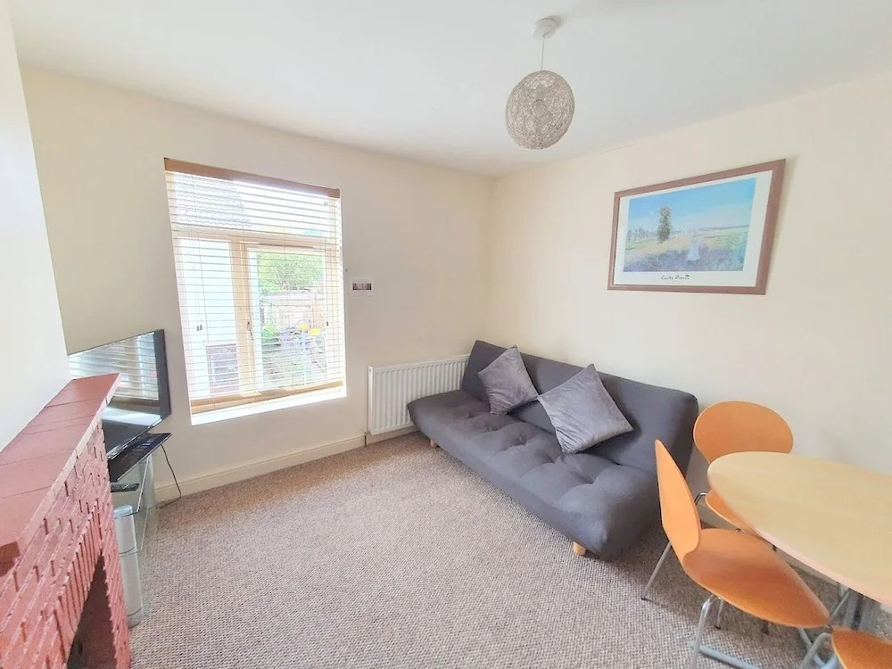 2-bed Flat With Superfast Wi-fi DW Lettings 29br