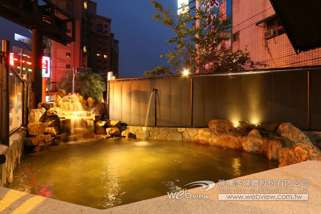 Slow Wow Hot Spring Hotel