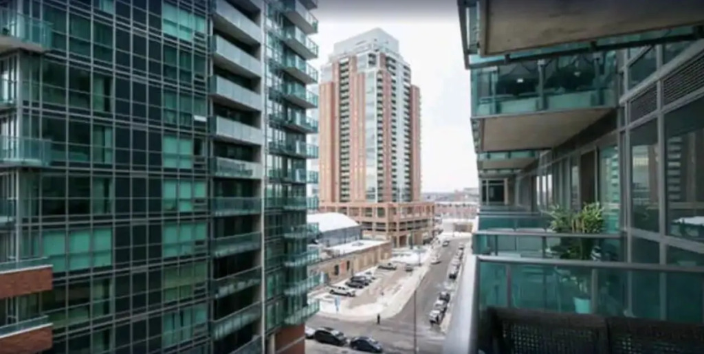 Downtown Condo Near Exhibition Place With Balcony