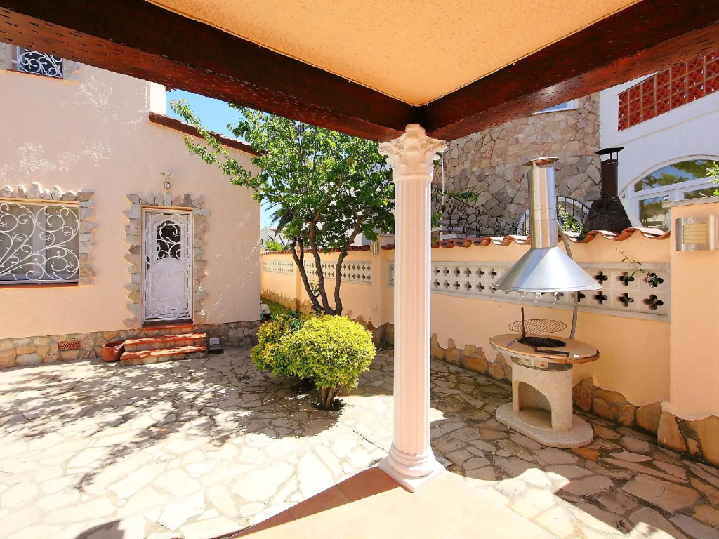 Requesens 166 - Three Bedroom