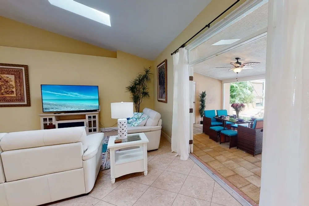 Sarasota Bay Pool Home