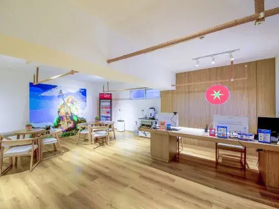 Yuncheng Tomato Hotel (Nanfeng Plaza Municipal Government Store)
