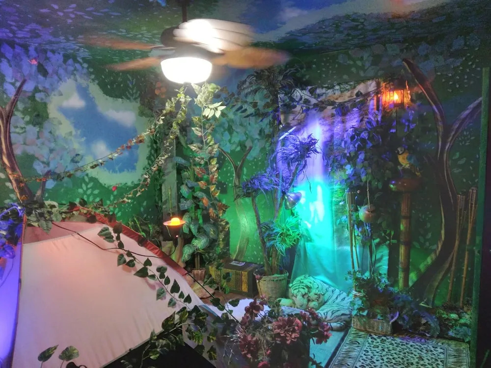 Earthovision Manor