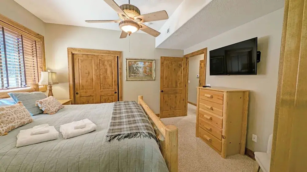 Yellow Pine 32 6 Bedroom Home