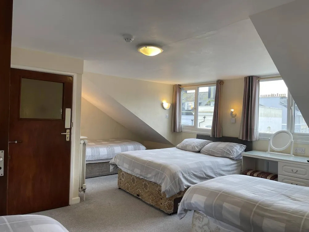 LAMPLIGHTER GUESTHOUSE