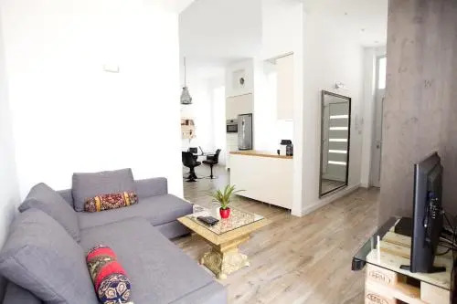 Ice Breaker Apartment