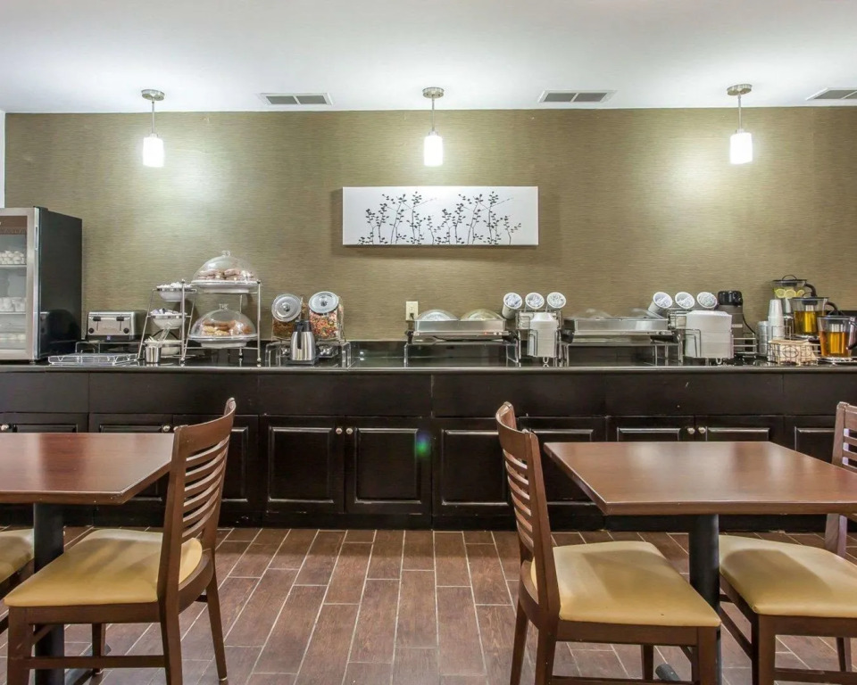 Tolani Hotel