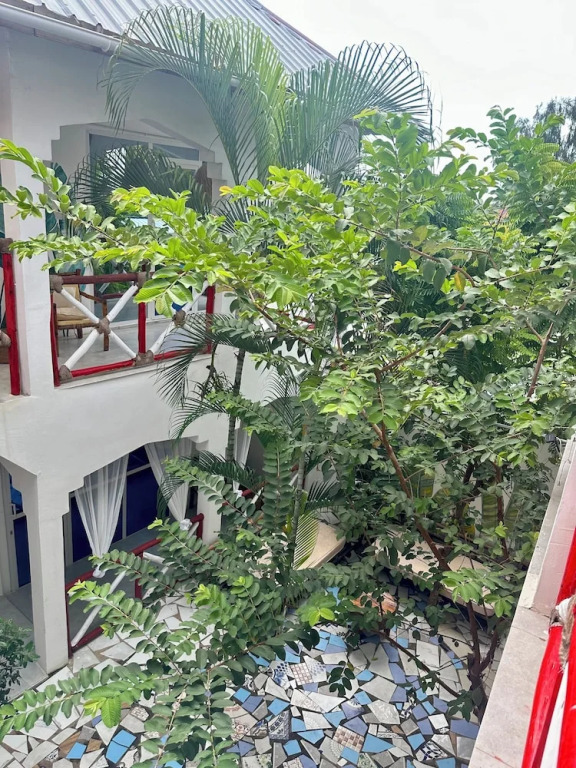 POLE POLE House