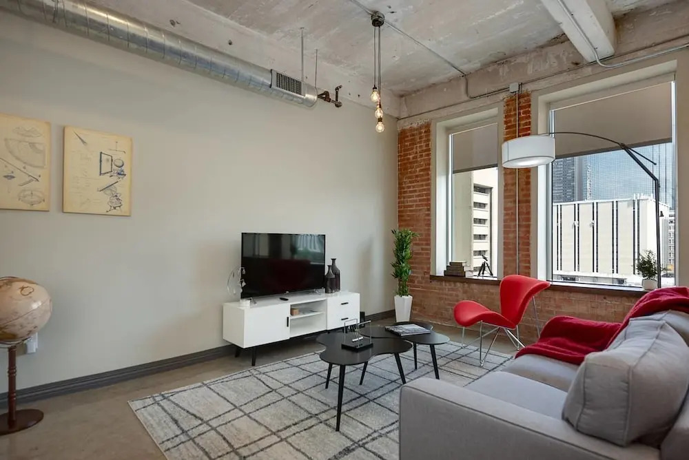 Gorgeous 1 Bedroom in Historic Building, Downtown