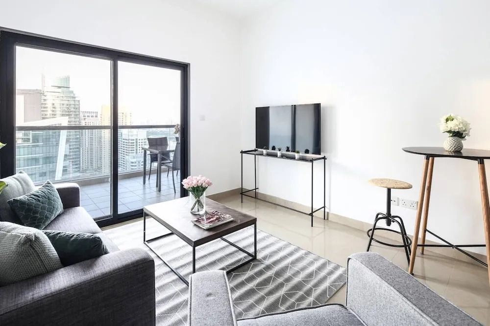 Modern 1BR w/ Gorgeous Marina Views! Sleeps 4