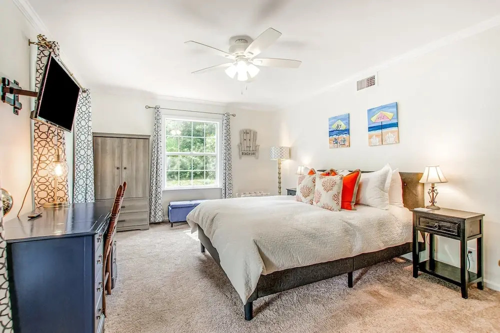 Relaxing, Dog-friendly Home With Furnished Patio, Washer/dryer, Wifi, & AC