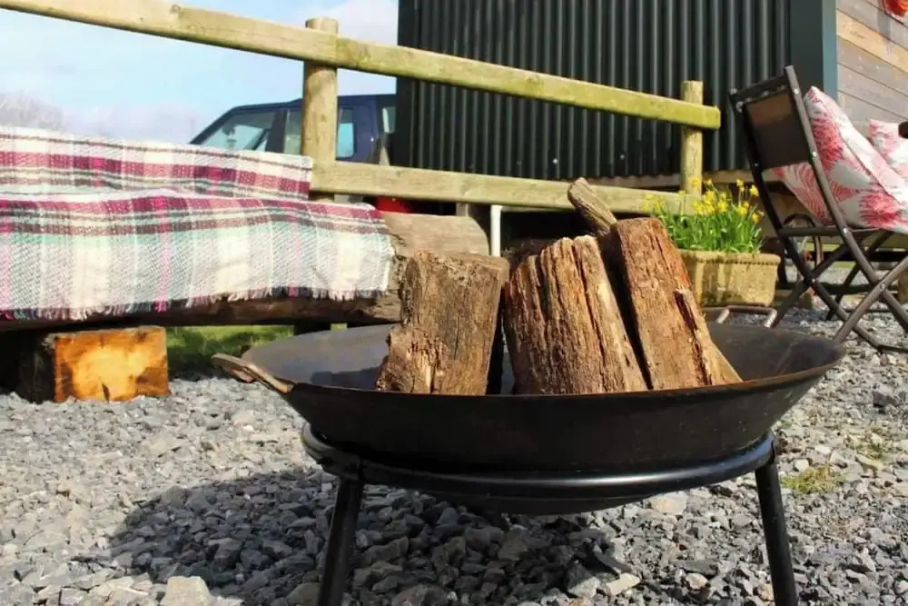 The Shearer's Hut, Sleeps 2, Wood Burner, Fire Pit