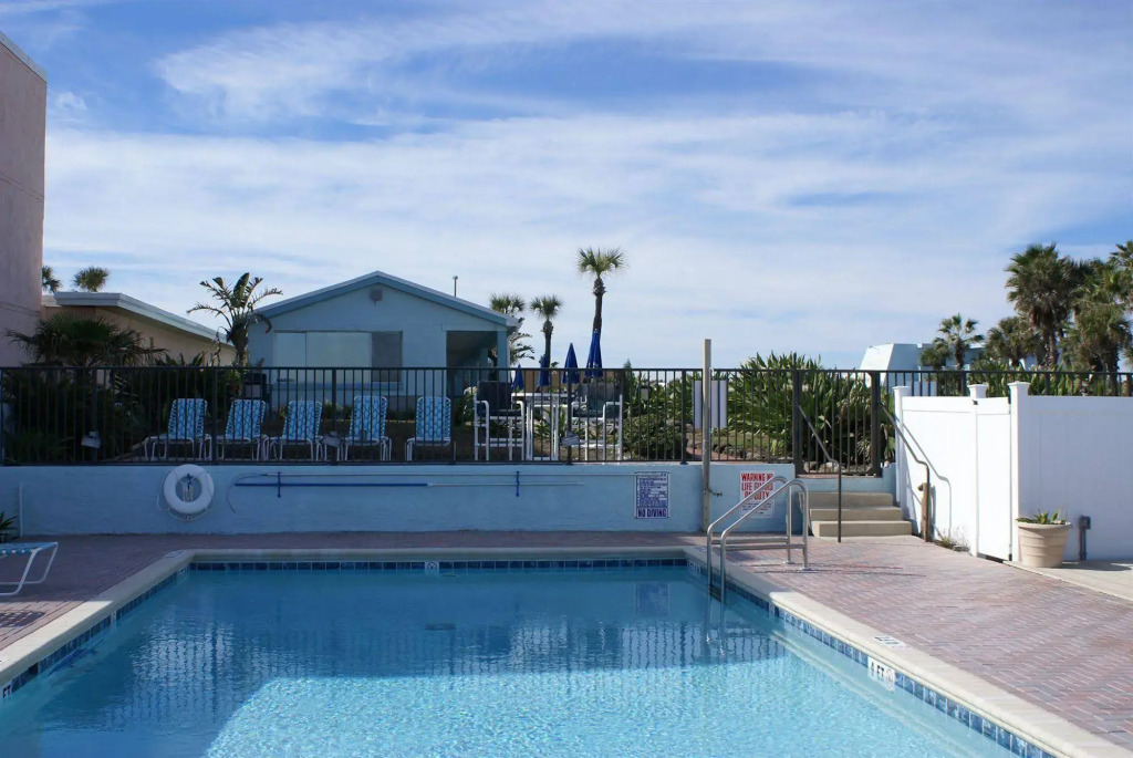 Daytona Shores Inn and Suites