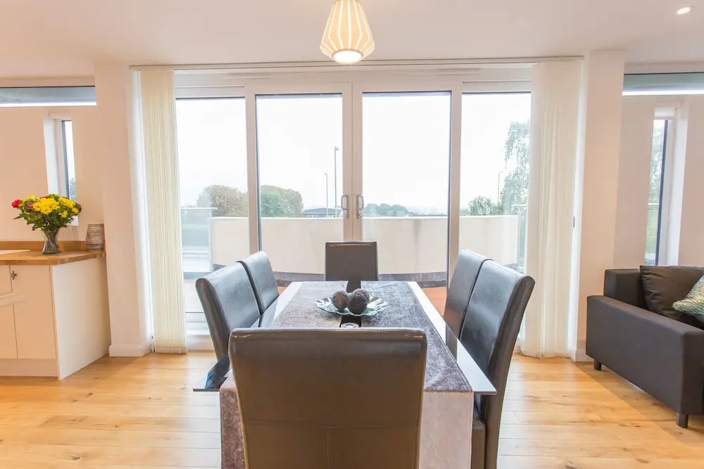 Modern Comfortable 2 & 3 Bed Apartments, Free Parking, Wifi, Headington, Close to Hospitals, Science Park & Brookes University