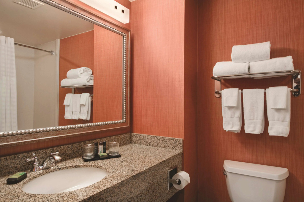 Embassy Suites by Hilton Hampton Convention Center
