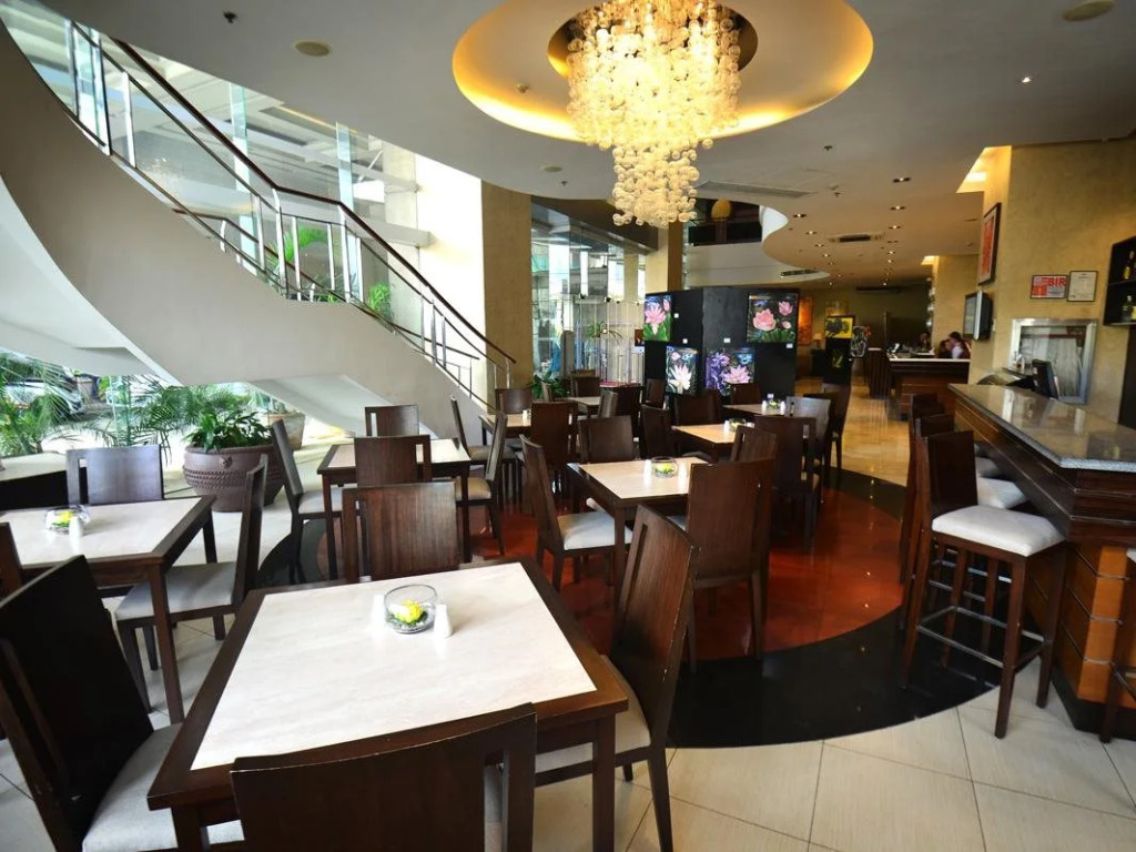Lancaster Hotel by Central Flats