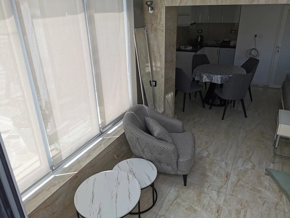 Qumi Apartments