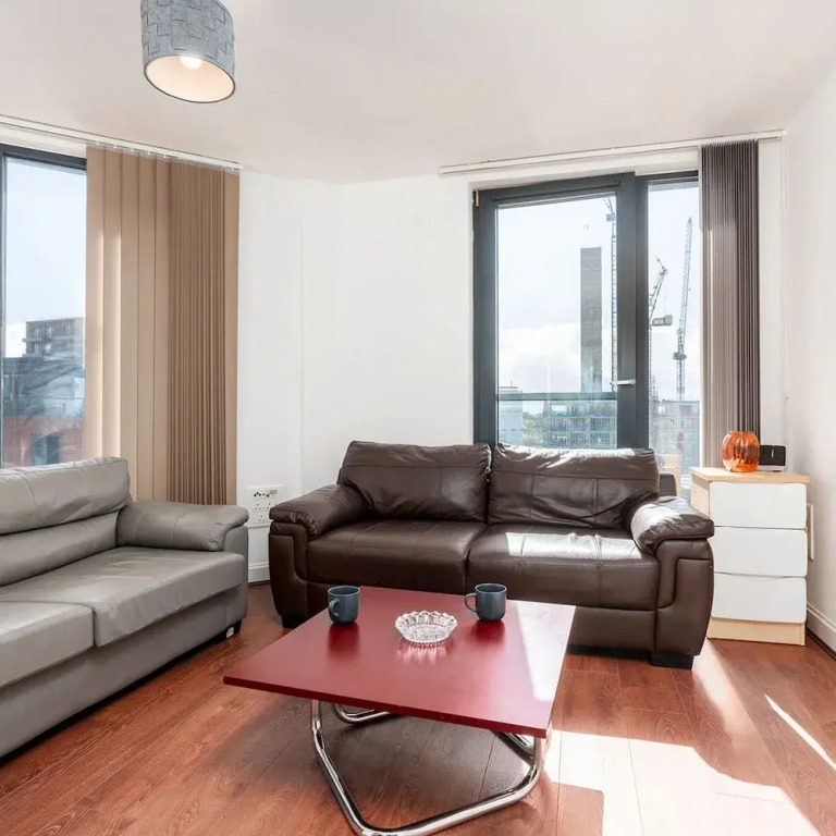 Stunning City Center 2 Bedroom Apartment I Parking