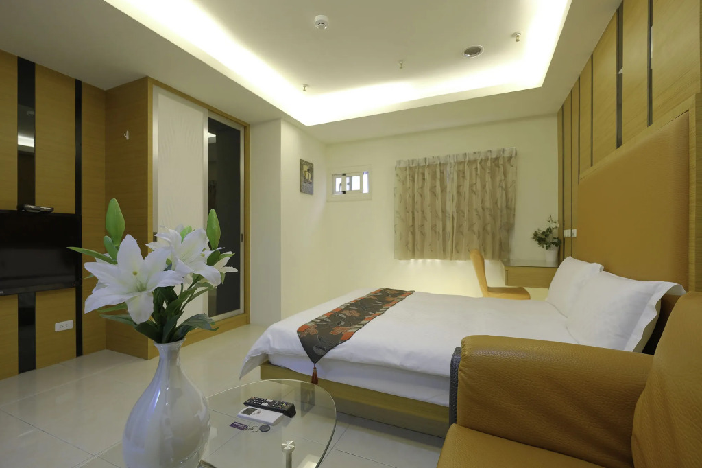 LJ Hotel