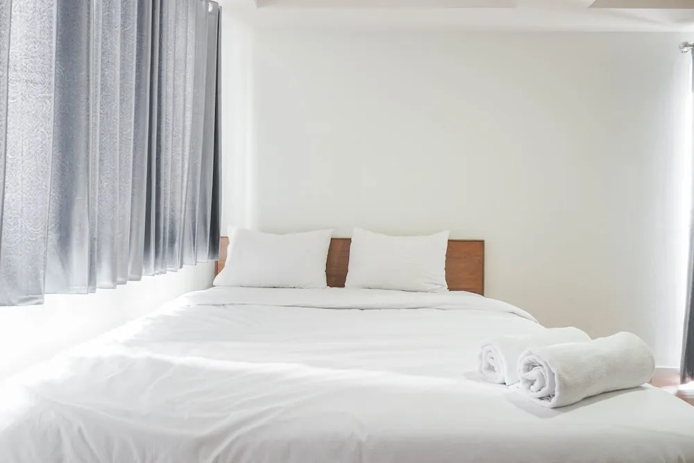 Scenic And Strategic Studio Amethyst Apartment