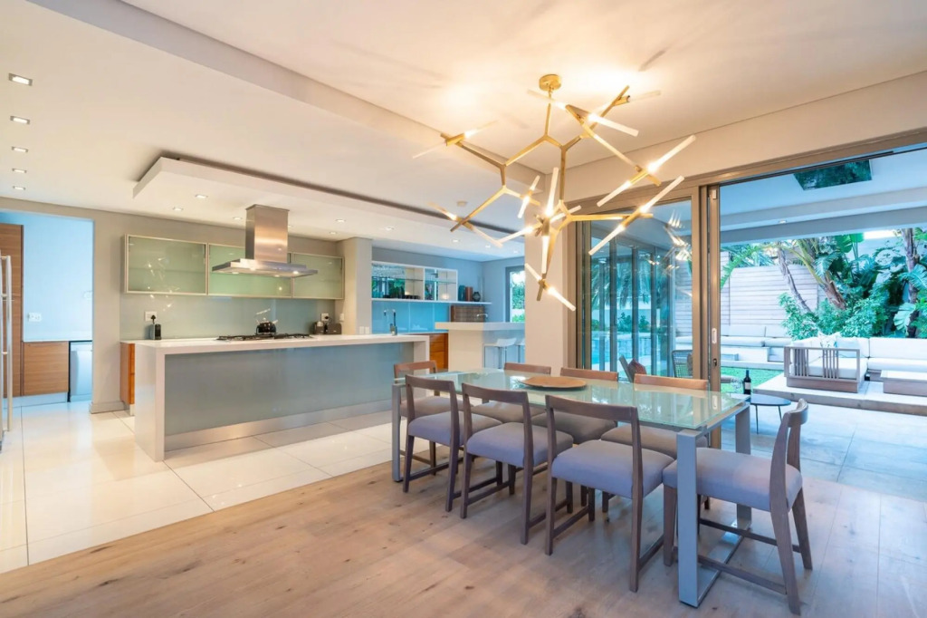 Amara Lincoln - 100m From Camps Bay Beach