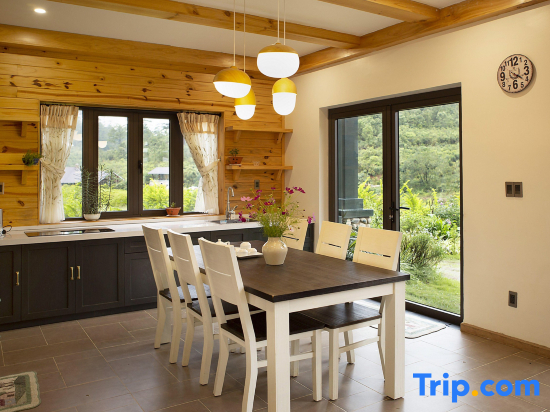 Lat Valley Retreat Village