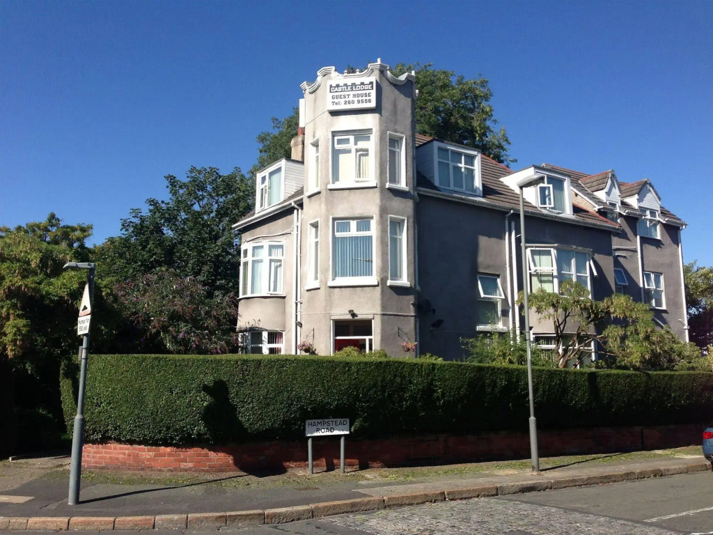 Castle Lodge Guest House 86-88 Sheil Rd L6 3AF