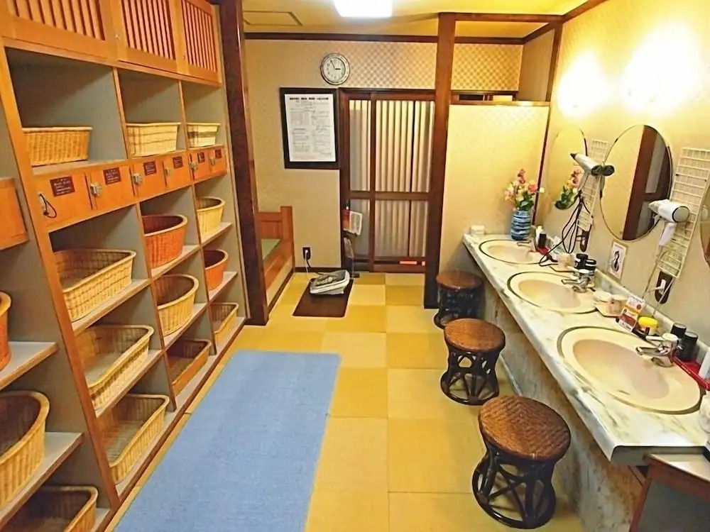 Chuo Hotel 中央ホテル