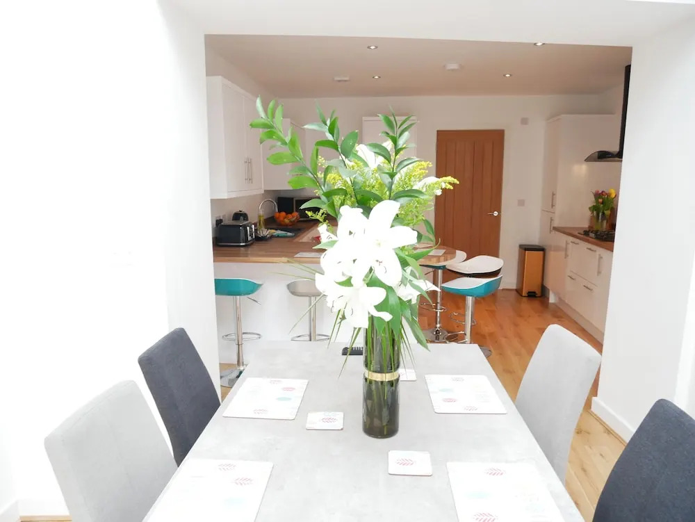 The Courtyard, 4 - Bed, Sleeps 6, Pets Welcome