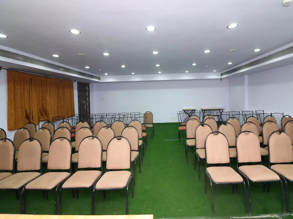 OYO 22269 Hotel Landmark Plaza