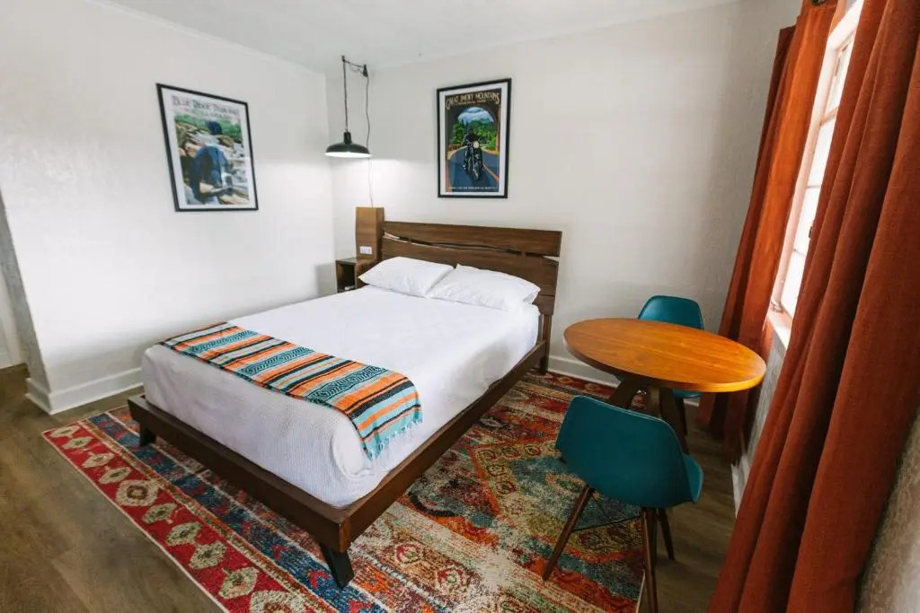 Route 19 Inn