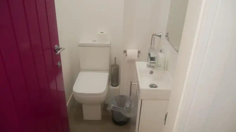 NEW Sleek 6BD Kensington Home Close to City