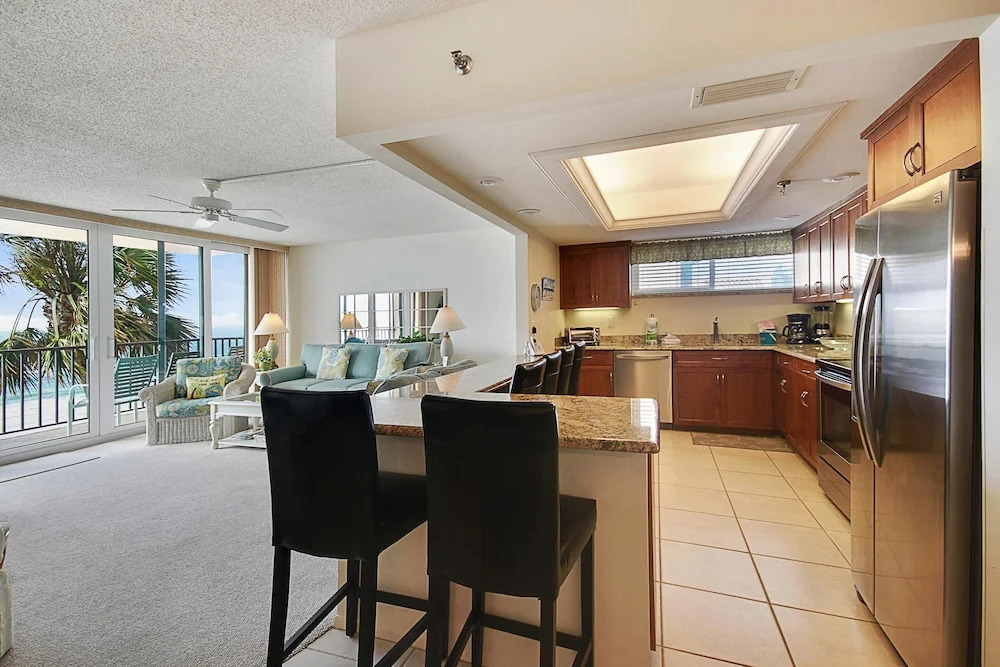 Trillium 2C Beach Front Condo With Private Balcony/pool!