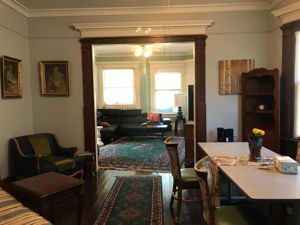 5 Star Victorian Mansion-Downtown No Locals