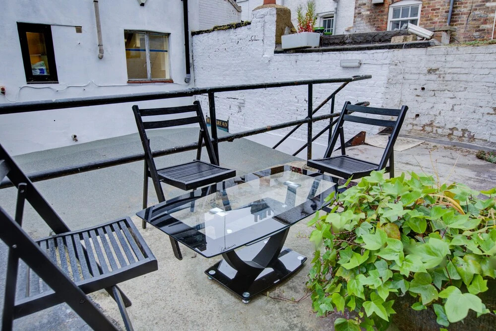 Studio 4 Small Private Family in Central London