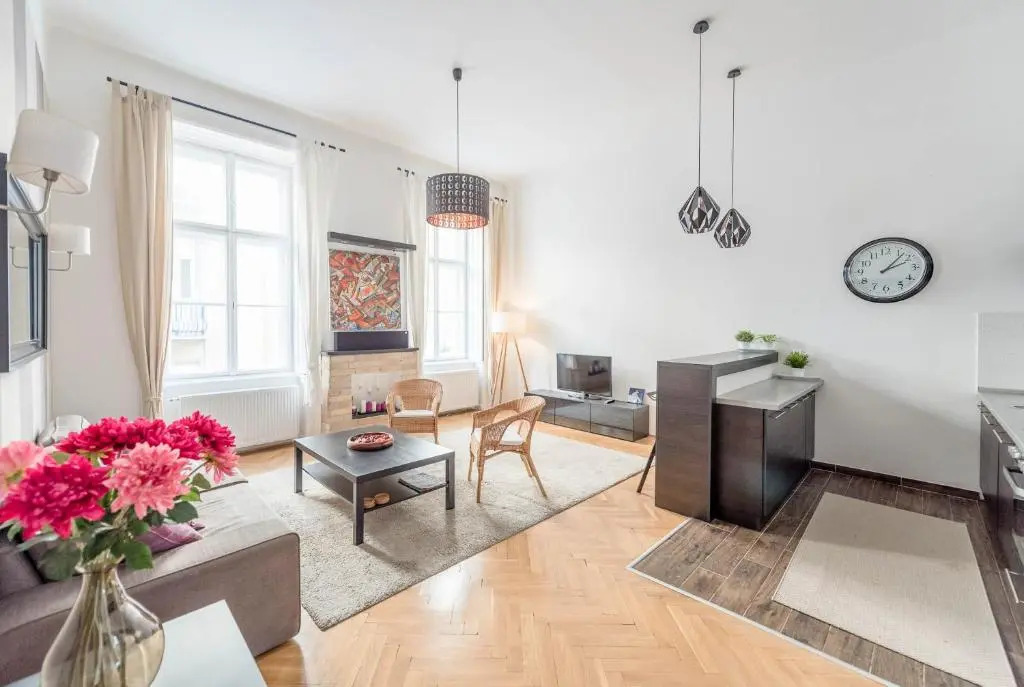 Dohany Street I - 3BR / Sleeps 6 (DH28A)