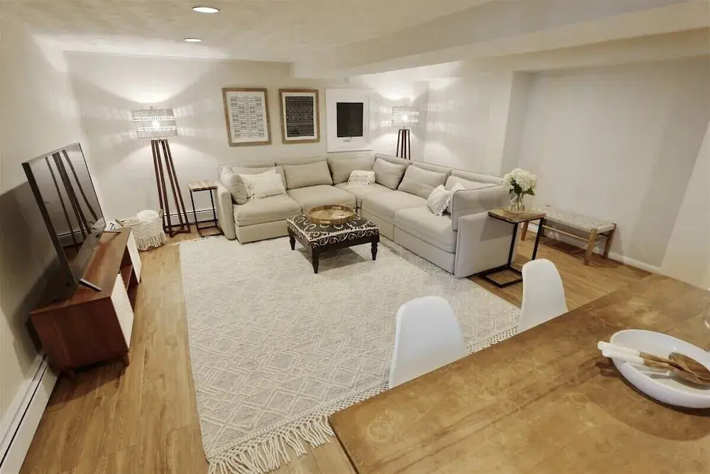 Top of the Town With Parking - 1 Bedroom