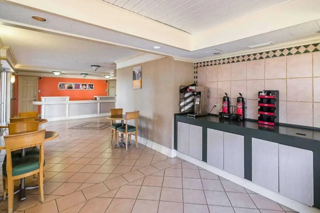 Motel 6-Grand Prairie, TX - Interstate 30