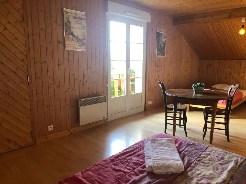 Chalet spacieux avec balcon, WiFi gratuit, proche lac et station de ski - FR-1-589-140