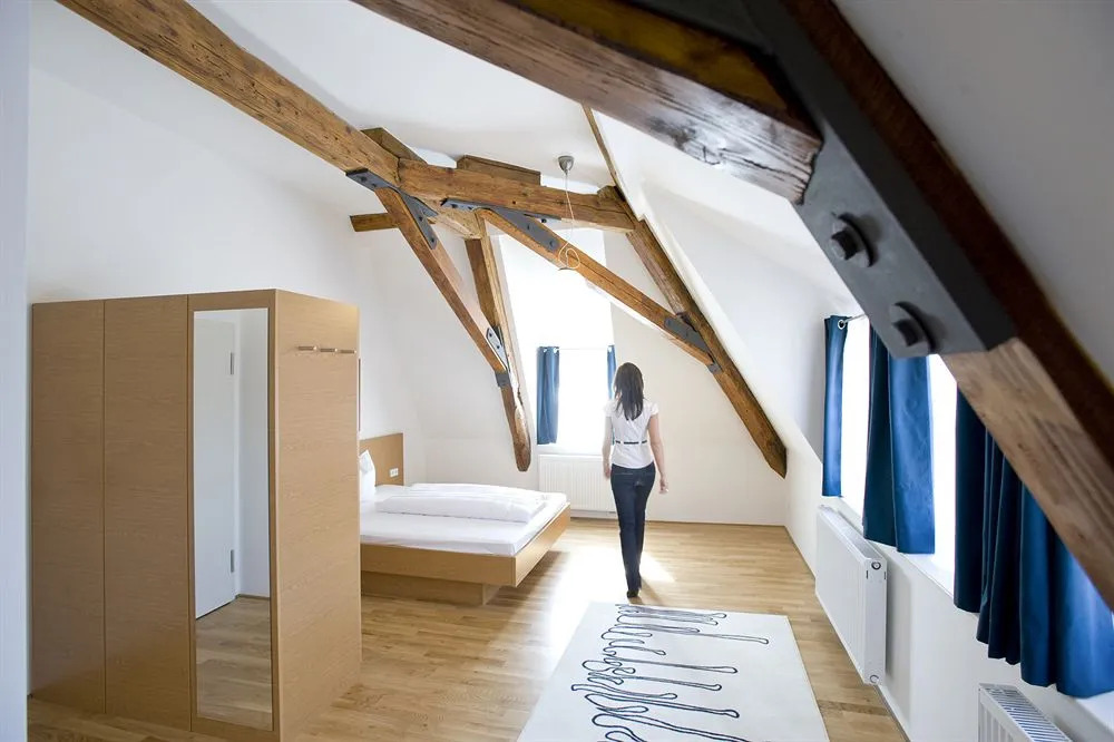 Hotel CampusZwei Komfortable Doppelzimmer & Apartments mit Küche Zentral in Ludwigsburg ideal für Business & Langzeitaufenthalte 24h Check in Kinder bis 14 Jahre übernachten kostenlos