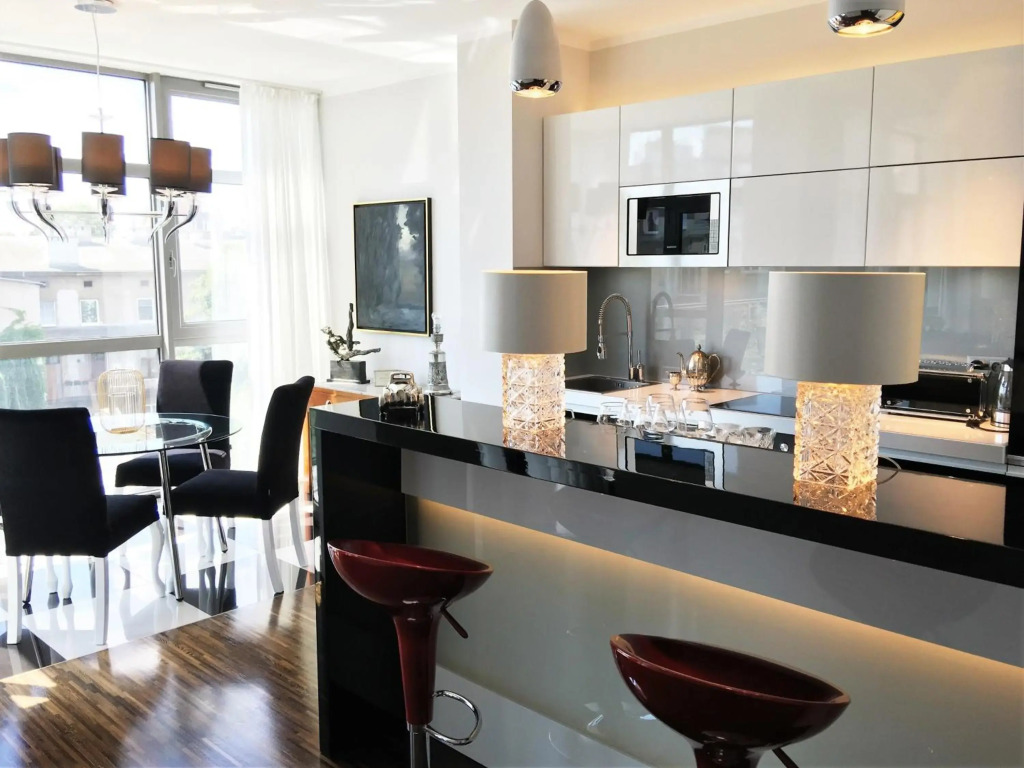 MONDRIAN Luxury Suites & Apartments Market Square IV