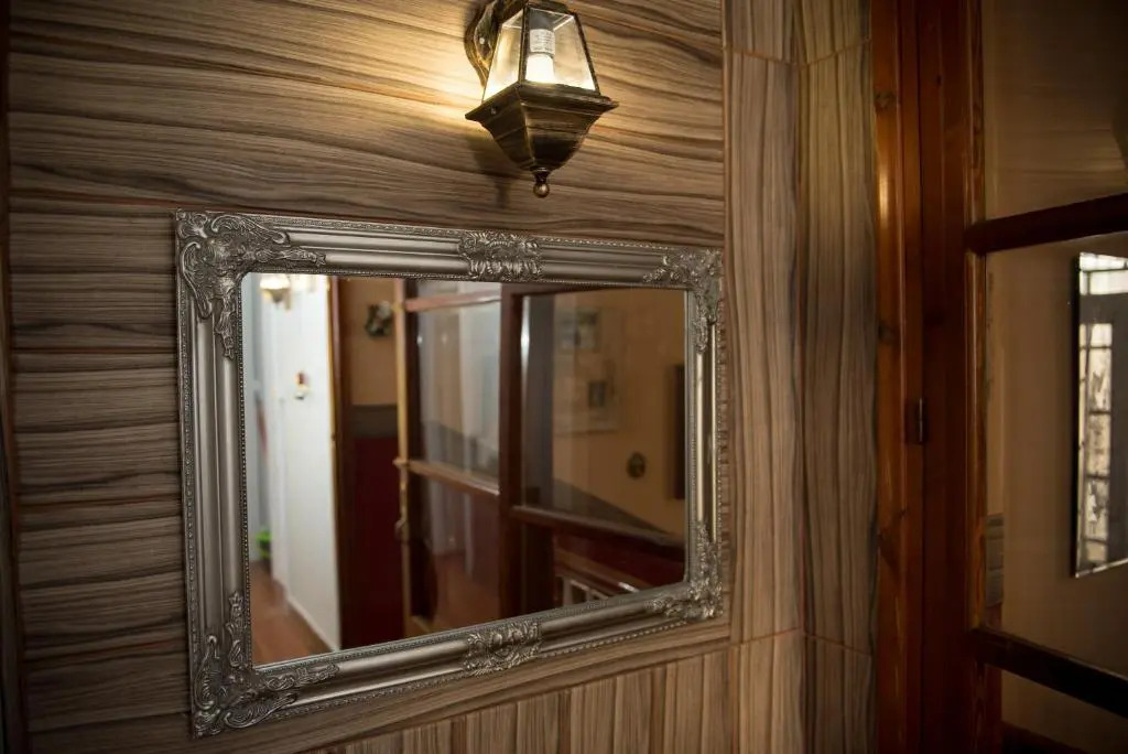 1920s Rooms & Beds