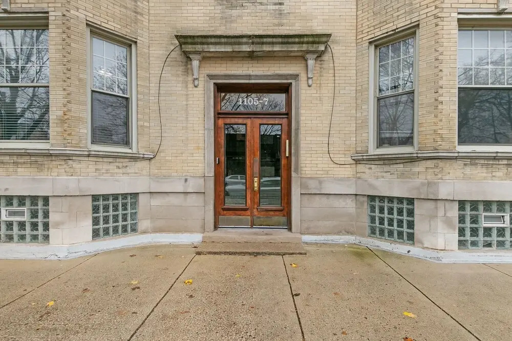 2BR near Wrigley - Grace 05-3